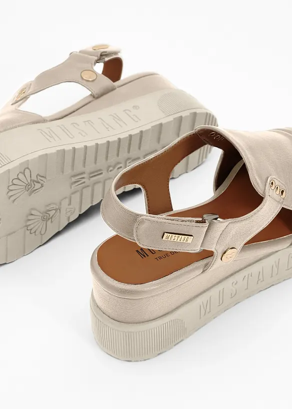 Mustang Plateau-Sandalen mit Nieten in beige - Mustang