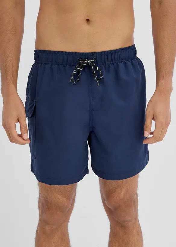 Badeshorts mit Cargotasche in blau von vorne - bonprix