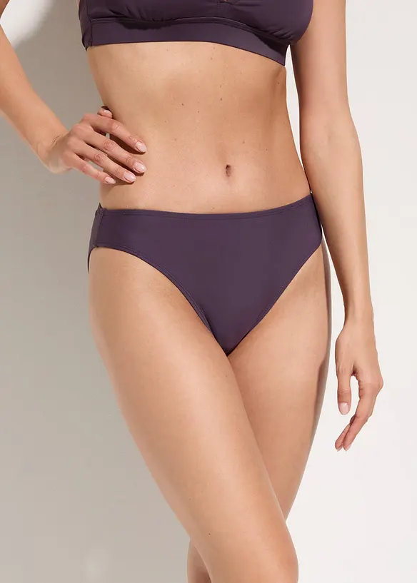 Bikinihose mit hohem Beinausschnitt (2er Pack) in lila von vorne - bonprix