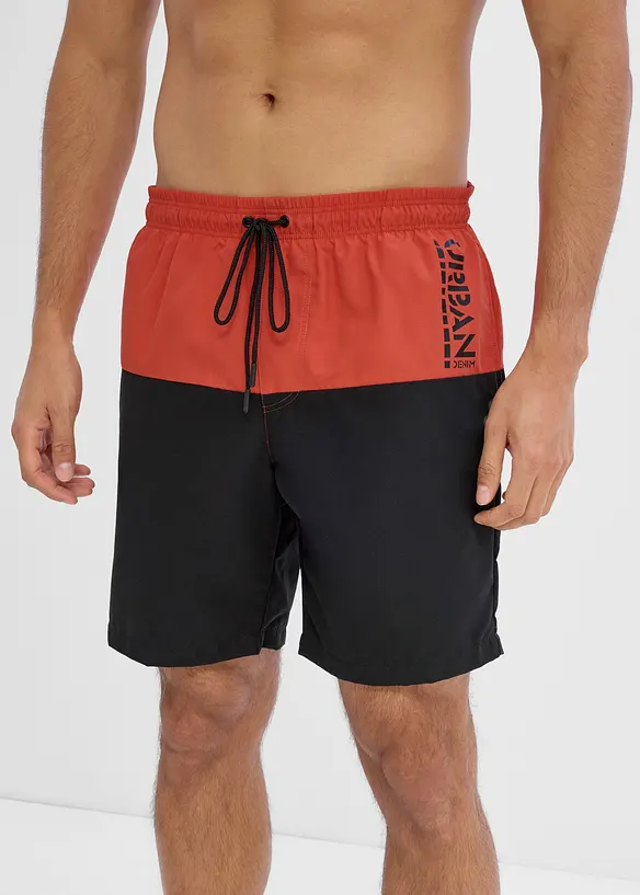 Badeshorts mit Colorblocking in rot von vorne - bonprix