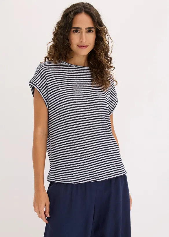 Shirt in Strick-Optik in weiß von vorne (im Anschnitt) - bonprix