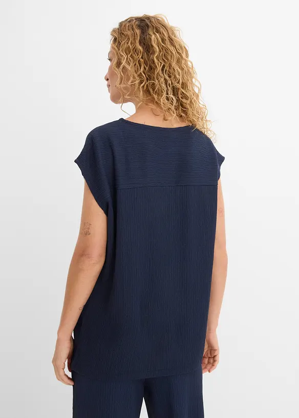 Shirt aus strukturiertem Material in blau von hinten (im Anschnitt) - bonprix