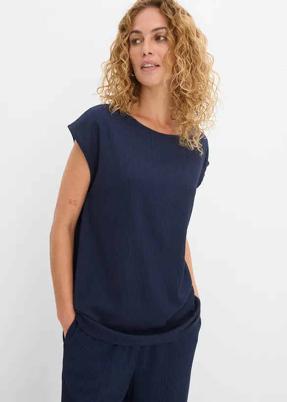 Shirt aus strukturiertem Material in blau von vorne (im Anschnitt) - bonprix