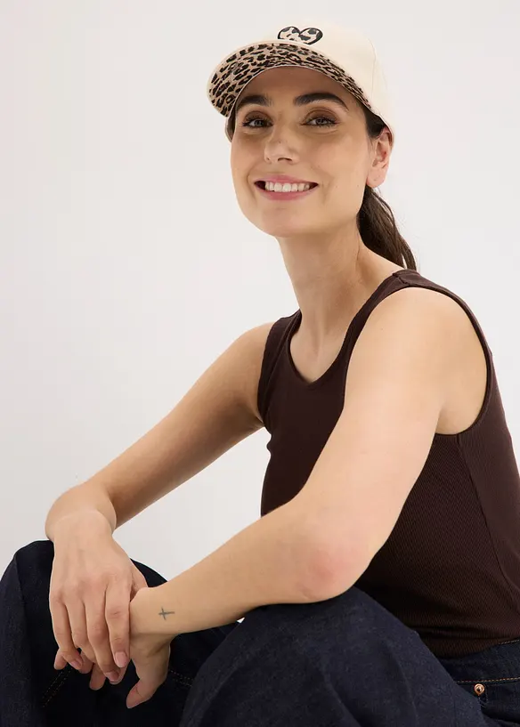 Cap mit Leo Herz in beige von vorne (im Anschnitt) - bonprix
