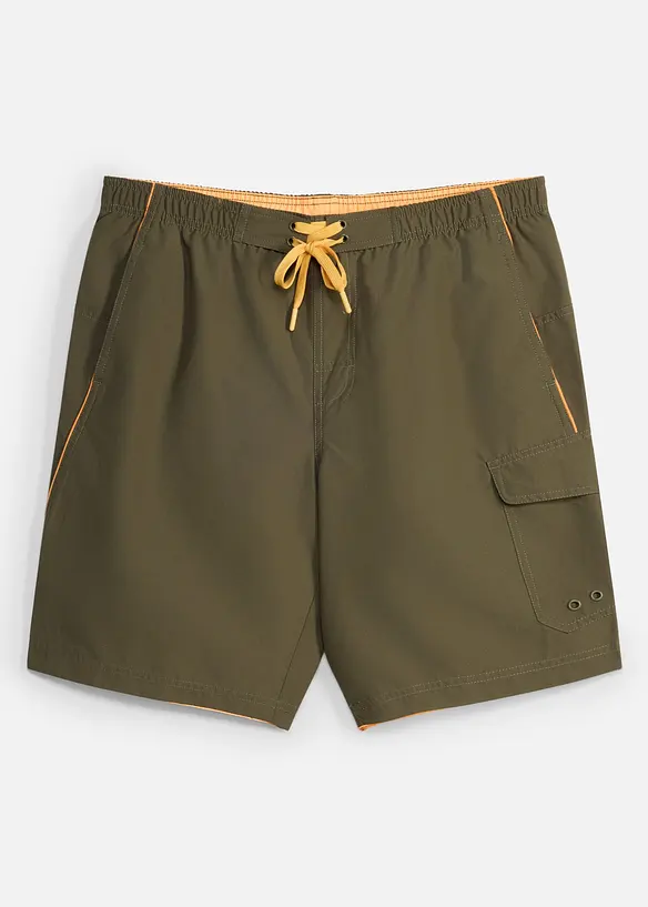 Badeshorts mit seitlicher Tasche in grün von vorne - bonprix