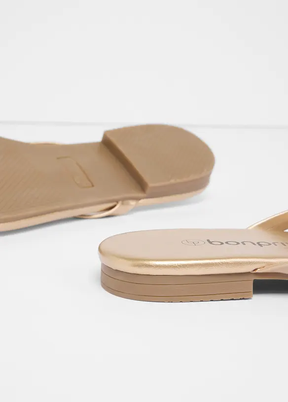 Zehenstegpantoletten in Metallic-Optik in gold - bonprix