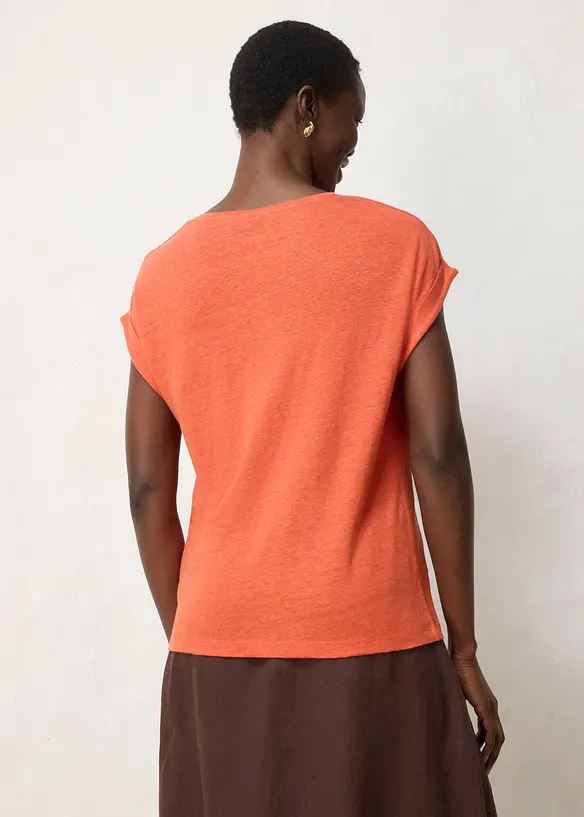 Leichtes T-Shirt aus reinem Leinen mit Stickerei in rot von hinten (im Anschnitt) - bonprix Leichtes T-Shirt aus reinem Leinen mit Stickerei in rot von hinten (im Anschnitt) - bonprix