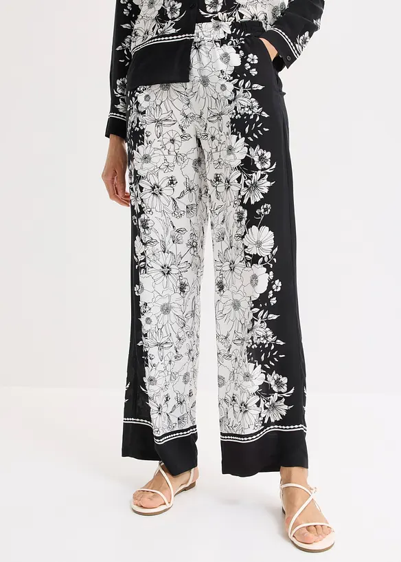 Palazzo-Hose aus fließender Viskose in schwarz von vorne - bonprix