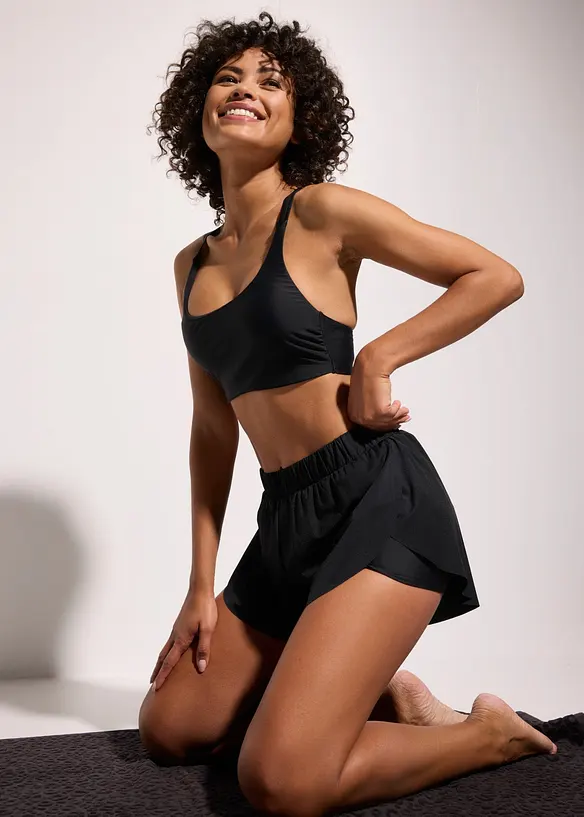 Sport Badeshorts aus schnelltrocknendem Material in schwarz von hinten - bonprix
