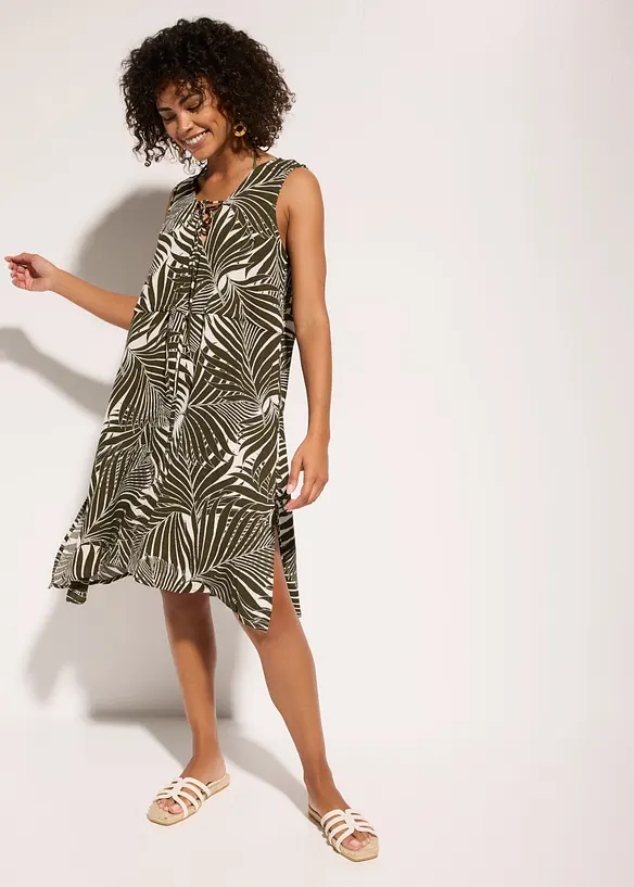 Strandkleid aus strukturiertem Crinkle in grün von vorne (Totalaufnahme) - bonprix