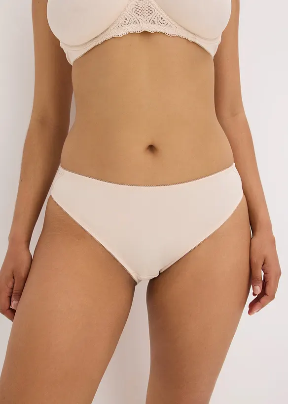Slip mit zarter Spitze in beige von vorne - bonprix