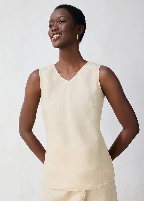 Top aus reinem Leinen in beige von vorne (im Anschnitt) - bonprix Top aus reinem Leinen in beige von vorne (im Anschnitt) - bonprix