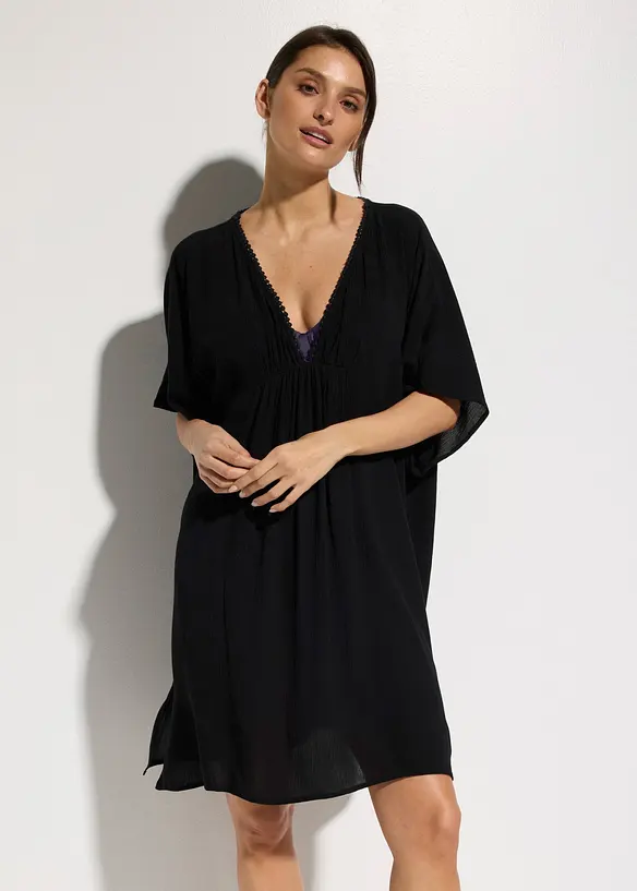 Oversize Strandtunika aus strukturiertem Crinkle in schwarz von vorne (Totalaufnahme) - bonprix