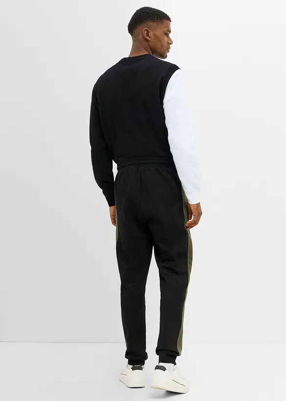 Jogginganzug (2-tlg. Set) in schwarz von hinten (Totalaufnahme) - bonprix