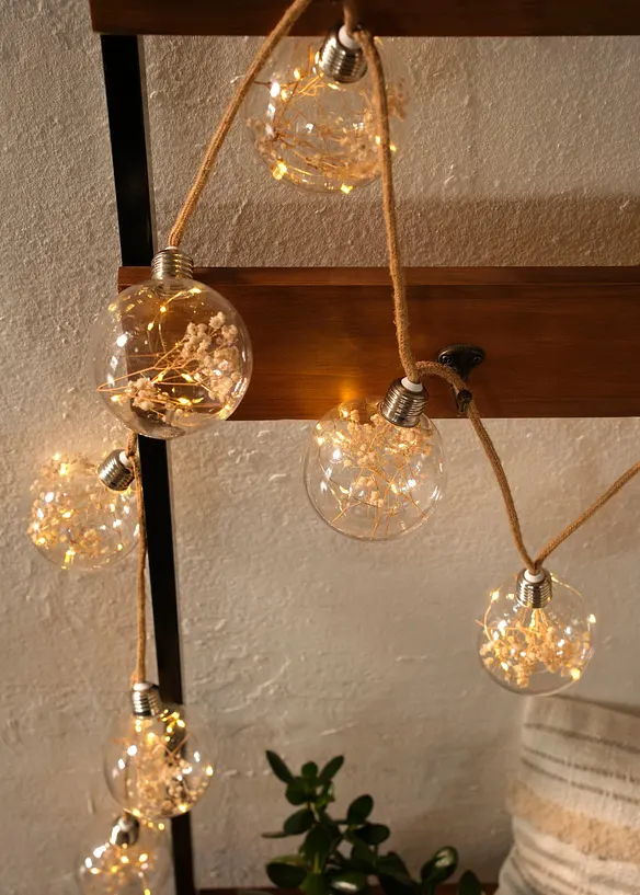 LED-Lichterkette mit 8 Kugeln mit Trockenblumen in farblos (Detailaufnahme) - bonprix