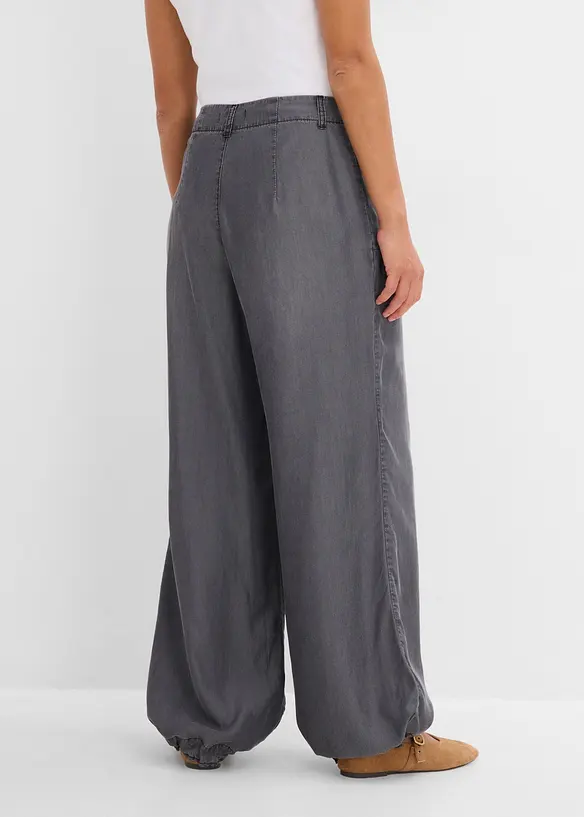 Wide-Leg-Hose aus fließendem Lyocell in schwarz von hinten - bonprix
