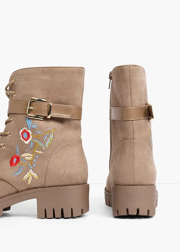 Schnürboots mit Stickerei in braun - bonprix