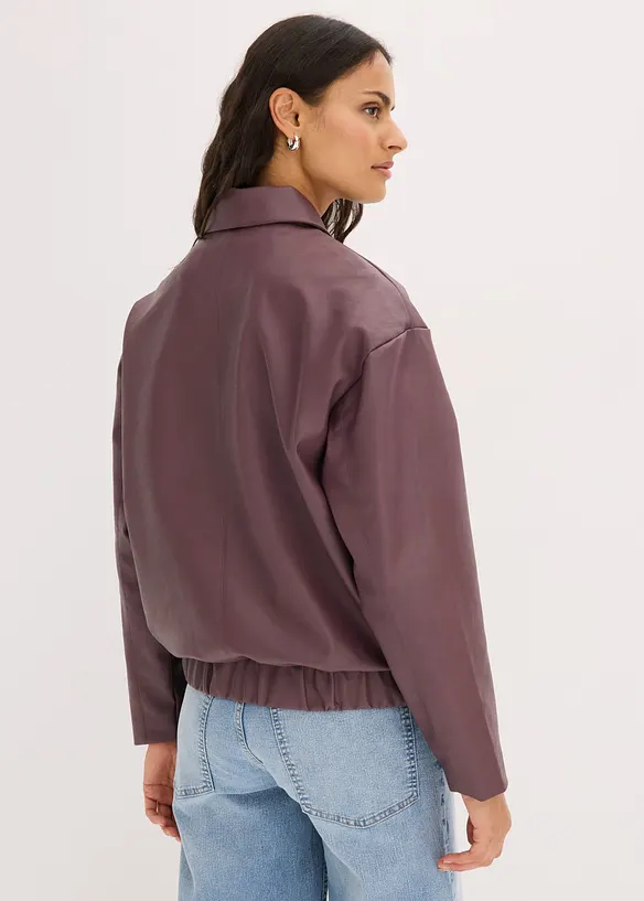 Lederimitat-Jacke in lila von hinten (im Anschnitt) - bonprix