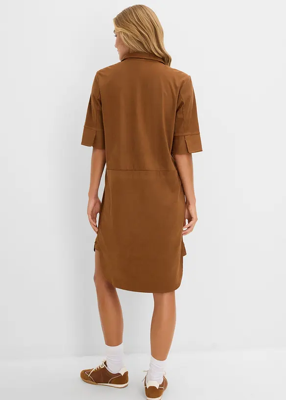 Hemdblusenkleid in Velourslederimitat in braun von hinten (Totalaufnahme) - bonprix Hemdblusenkleid in Velourslederimitat in braun von hinten (Totalaufnahme) - bonprix