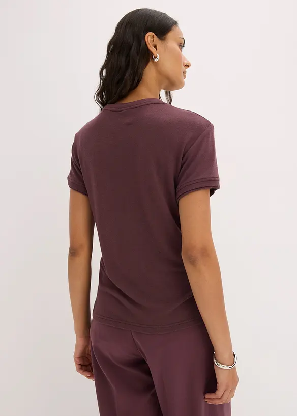 T-Shirt in 2-in-1-Optik aus Viskose-Mix in lila von hinten (im Anschnitt) - bonprix T-Shirt in 2-in-1-Optik aus Viskose-Mix in lila von hinten (im Anschnitt) - bonprix