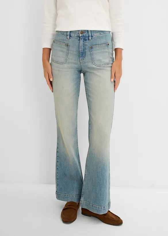 Flared-Jeans Mid Waist in blau von vorne - bonprix