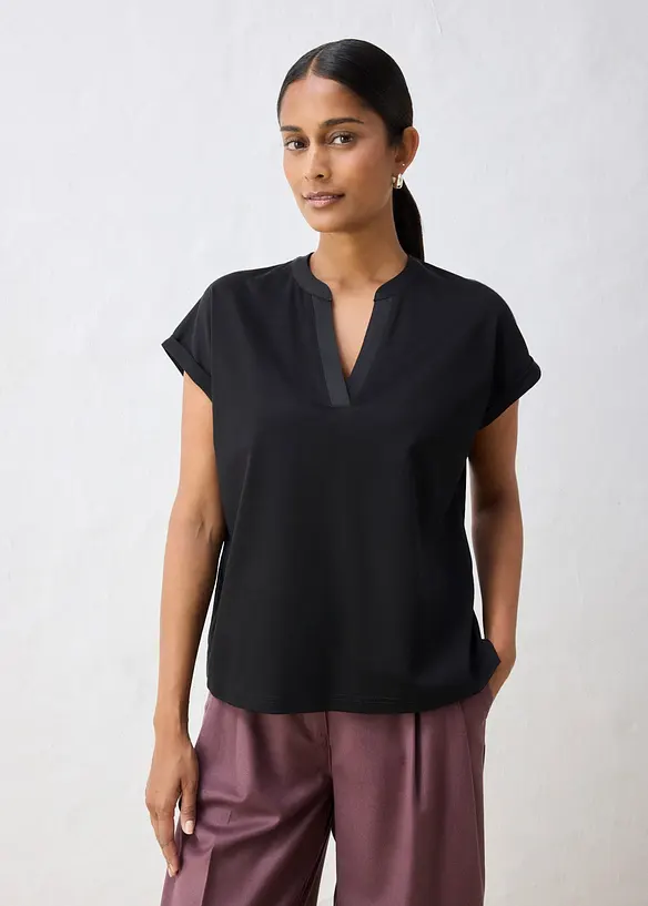 Shirt aus glattem Baumwoll-Seiden-Mix in schwarz von vorne (im Anschnitt) - bonprix