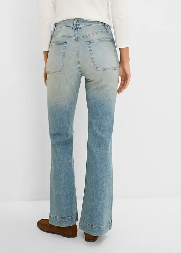 Flared-Jeans Mid Waist in blau von hinten - bonprix