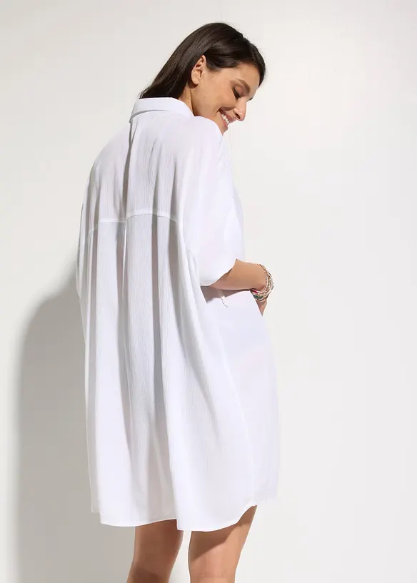 Oversize Strandbluse aus strukturiertem Crinkle in weiß von hinten (im Anschnitt) - bonprix