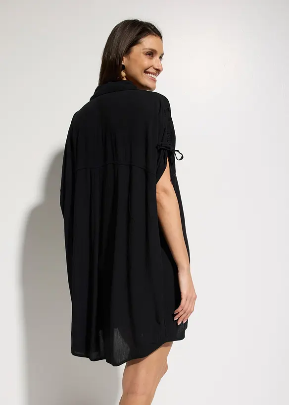 Oversize Strandbluse aus strukturiertem Crinkle in schwarz von hinten (im Anschnitt) - bonprix