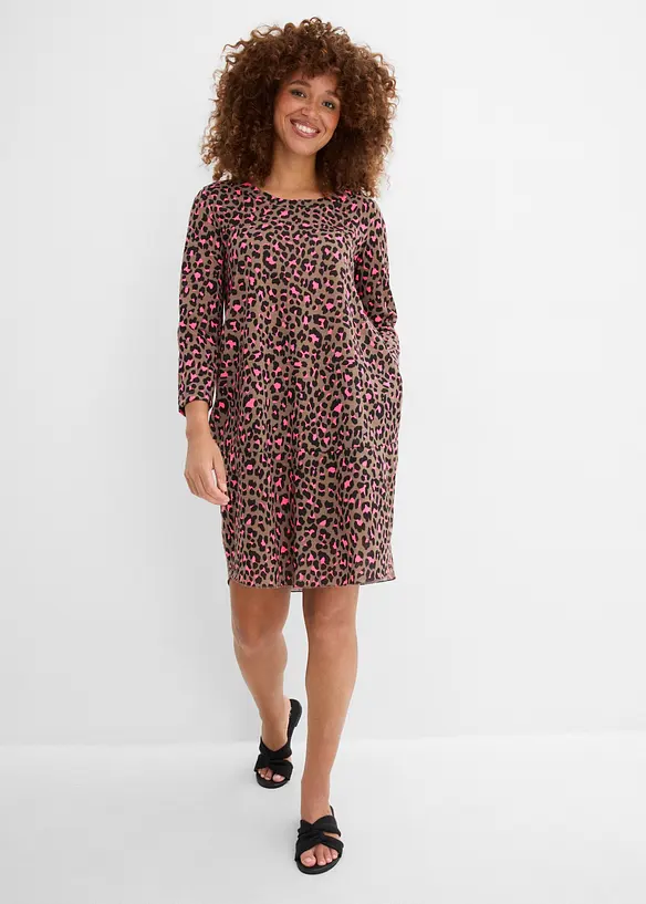 Kurzes Shirtkleid in Strickoptik in pink von vorne (Totalaufnahme) - bonprix