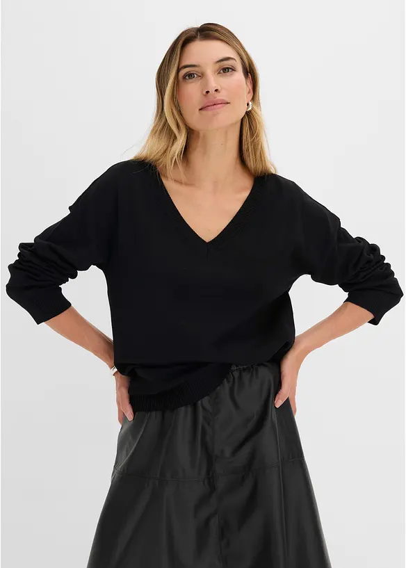 Oversize-Pullover aus Viskose- mix in schwarz von vorne (im Anschnitt) - bonprix