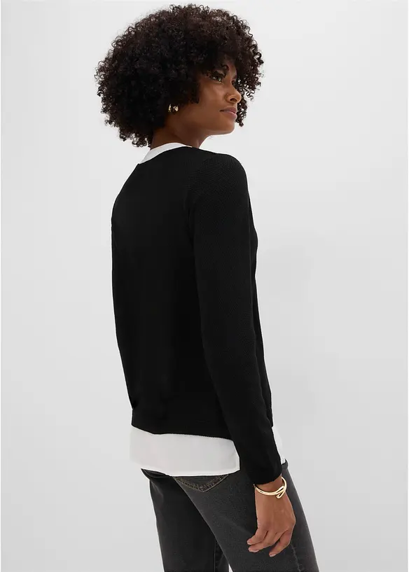 Feinstrickpullover mit Bluseneinsatz in schwarz von hinten (im Anschnitt) - bonprix
