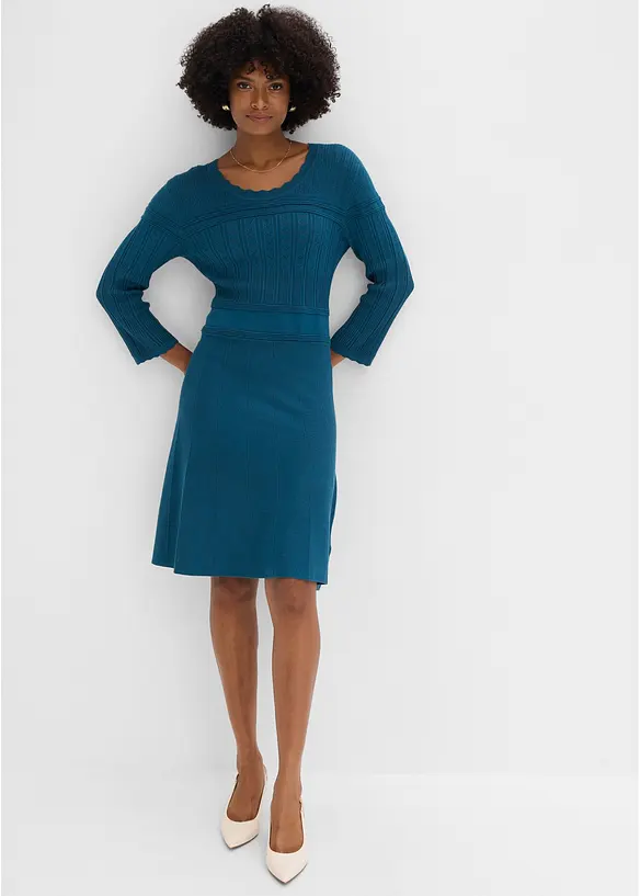 Strickkleid mit Ajourmuster in petrol von vorne (Totalaufnahme) - bonprix