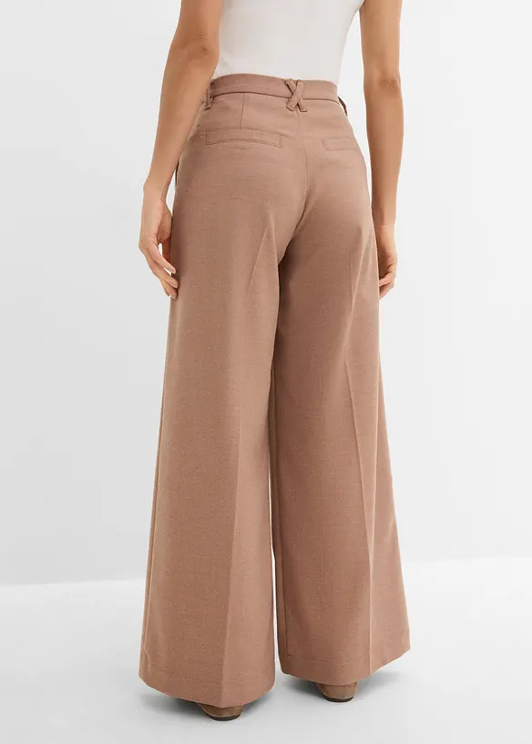 Bundfaltenhose in braun von hinten - bonprix