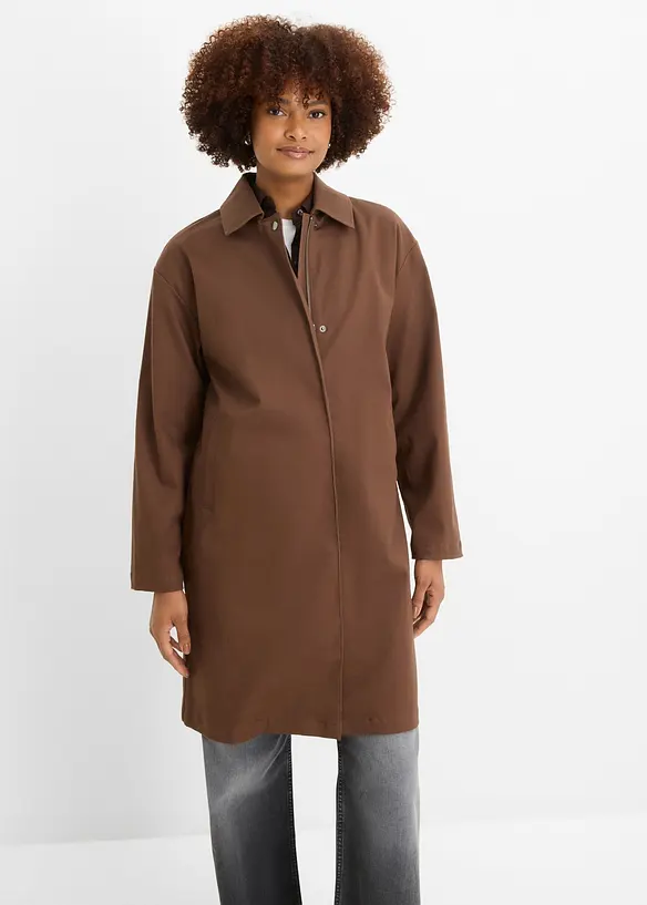 Wasserabweisender Trenchcoat, Oversized in braun von vorne (Totalaufnahme) - bonprix