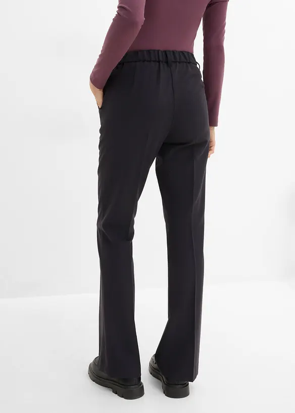 Ausgestellte Hose mit Bügelfalten in schwarz von hinten - bonprix