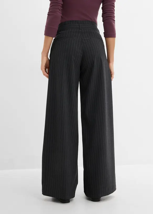 Weite Bundfaltenhose in grau von hinten - bonprix