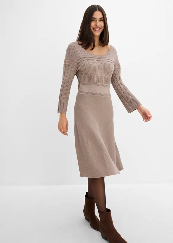 Strickkleid mit Ajourmuster in braun von vorne (Totalaufnahme) - bonprix Strickkleid mit Ajourmuster in braun von vorne (Totalaufnahme) - bonprix