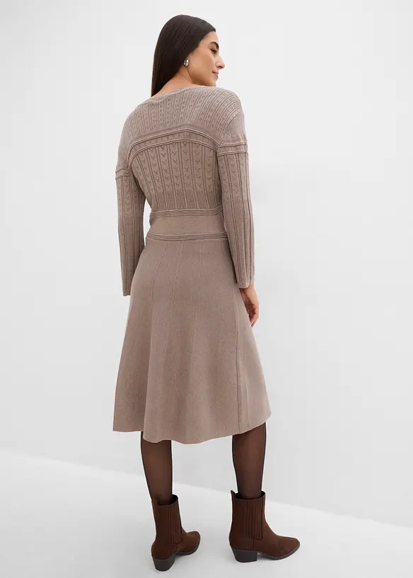 Strickkleid mit Ajourmuster in braun von hinten (Totalaufnahme) - bonprix Strickkleid mit Ajourmuster in braun von hinten (Totalaufnahme) - bonprix