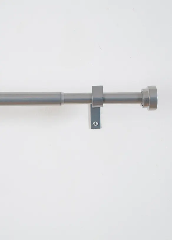 Ausziehbare Gardinenstange mit Endstück in silber von vorne - bonprix