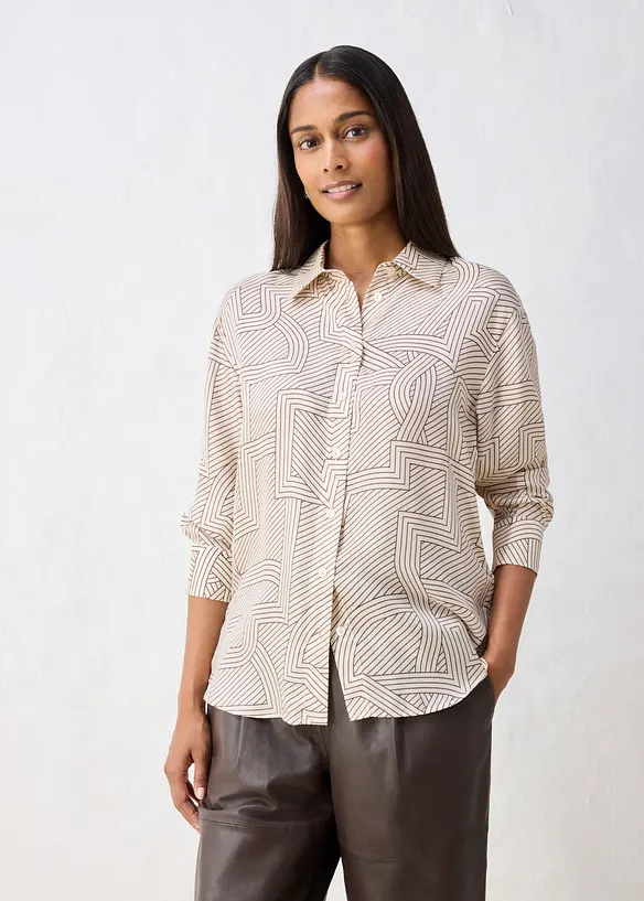 Fließende Hemdbluse mit Seide in beige von vorne (im Anschnitt) - bonprix
