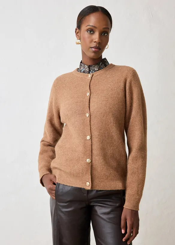 Strickjacke aus wärmendem Alpaka-Mix in braun von vorne (im Anschnitt) - bonprix