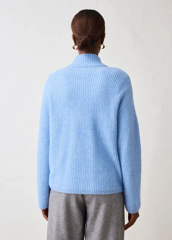 Oversize-Wollpullover mit Alpaka in blau von hinten (im Anschnitt) - bonprix