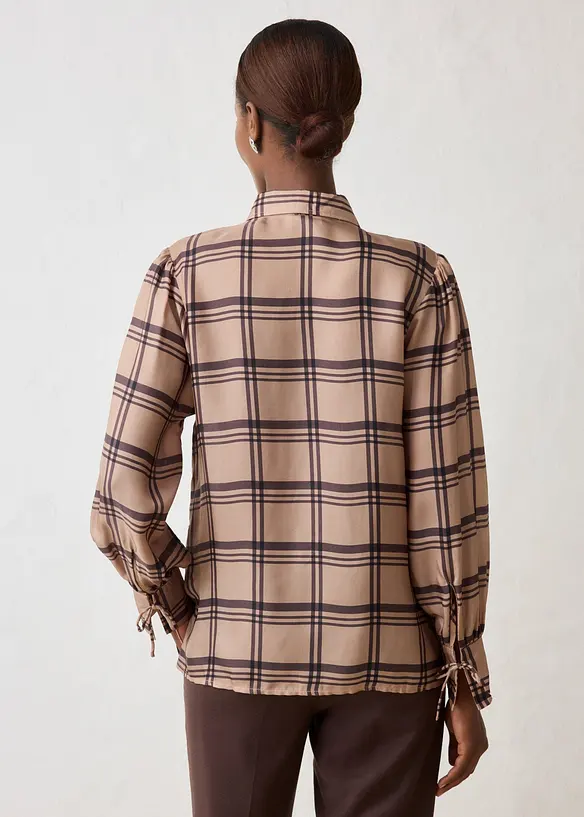 Bluse aus glänzendem Seiden-Mix in braun von hinten (im Anschnitt) - bonprix