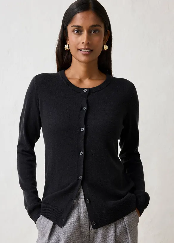 Strickjacke aus weichem Kaschmir-Mix mit Good Cashmere Standard® in schwarz von vorne (im Anschnitt) - bonprix