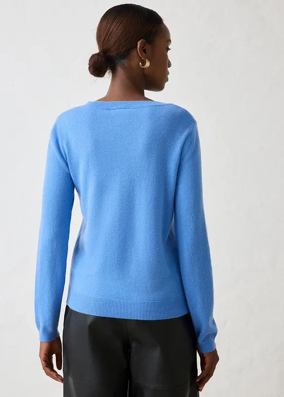 Pullover aus weichem Kaschmir-Mix mit Good Cashmere Standard® in blau von hinten (im Anschnitt) - bonprix Pullover aus weichem Kaschmir-Mix mit Good Cashmere Standard® in blau von hinten (im Anschnitt) - bonprix