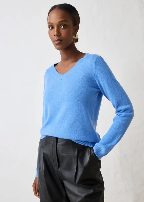 Pullover aus weichem Kaschmir-Mix mit Good Cashmere Standard® in blau von vorne (im Anschnitt) - bonprix Pullover aus weichem Kaschmir-Mix mit Good Cashmere Standard® in blau von vorne (im Anschnitt) - bonprix