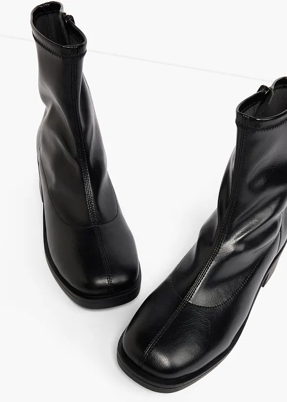 Boots mit flexiblem Schaft in schwarz - bonprix