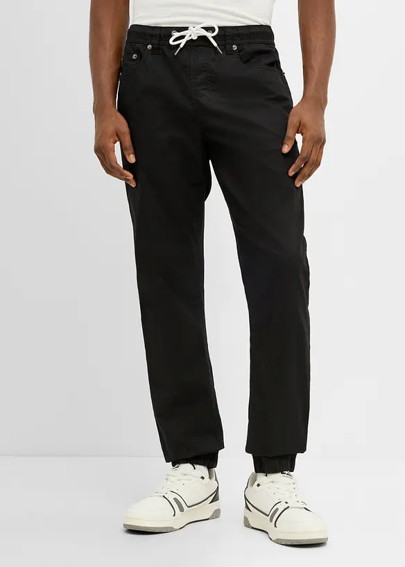 Regular-Fit Stretch-Schlupfhose, Tapered in schwarz von vorne - bonprix