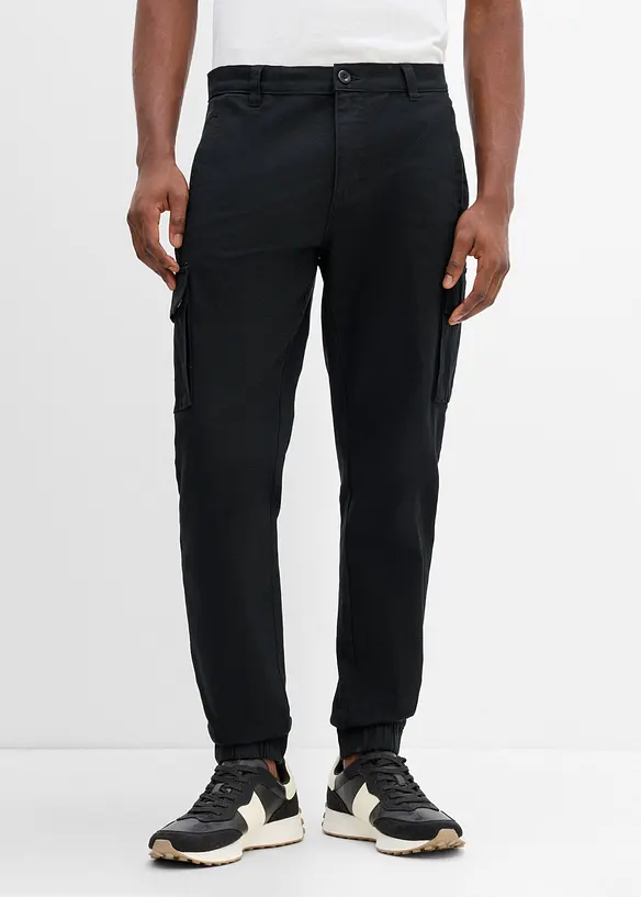 Regular Fit Stretch-Cargohose, Tapered in schwarz von vorne - bonprix